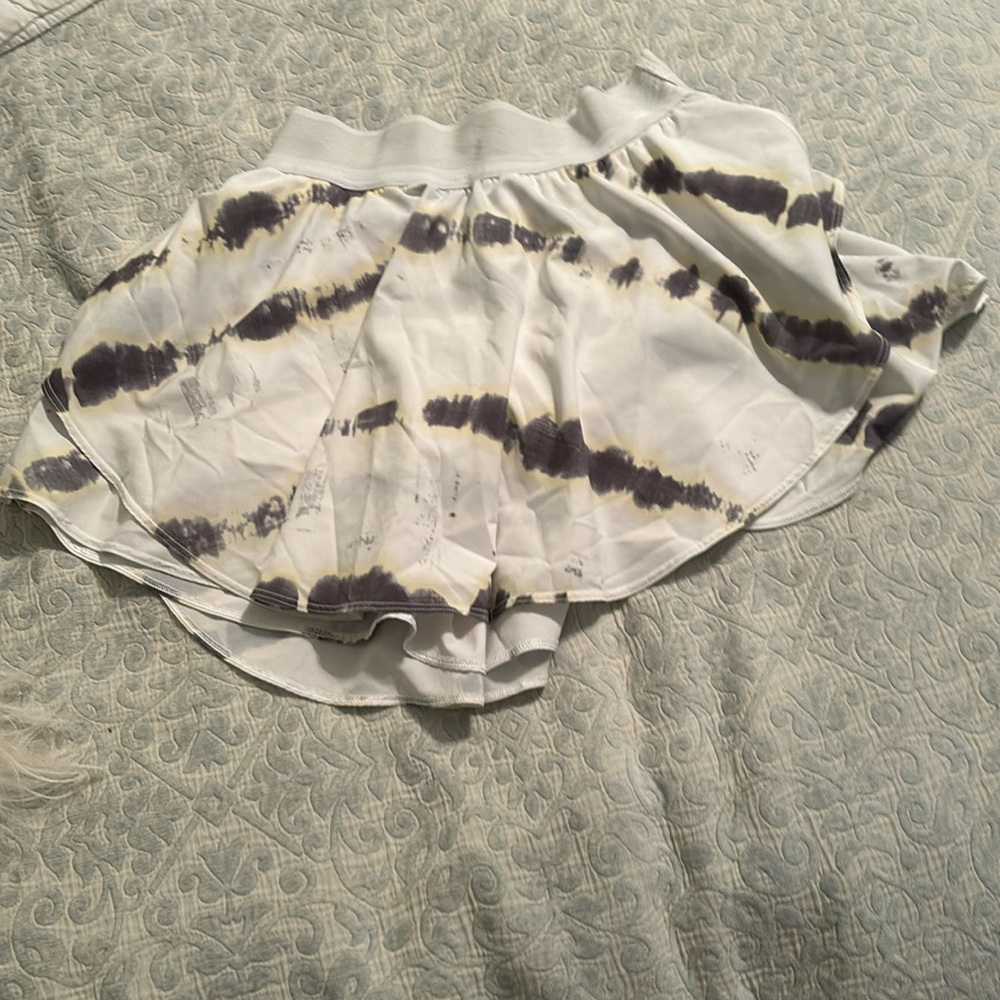 Lululemon Size 2 Court Rival Skirt